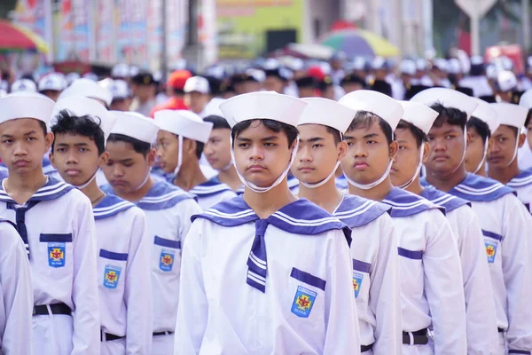 Indonéz Középiskolás Diákok Részt Vesznek Felvonuláson Baris Berbaris Hogy Megünnepeljék — Stock Fotó