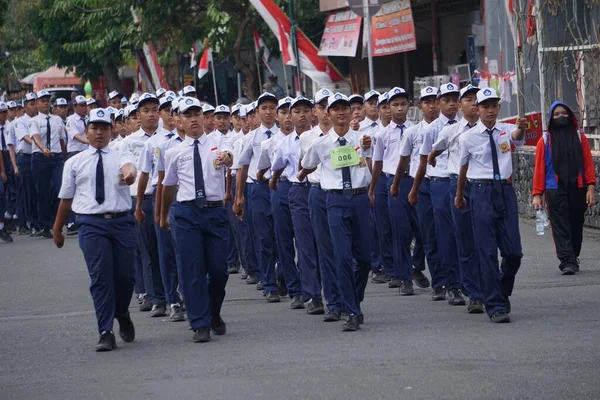 Індонезійські Студенти Середньої Школи Беруть Участь Марші Baris Berbaris Честь — стокове фото