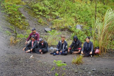 Larung sesaji (Java Şükran Günü) Gunung Kelud. Larungan, Endonezya geleneklerinden biridir.