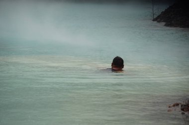 Larung sesaji (Java Şükran Günü) Gunung Kelud. Larungan, Endonezya geleneklerinden biridir.