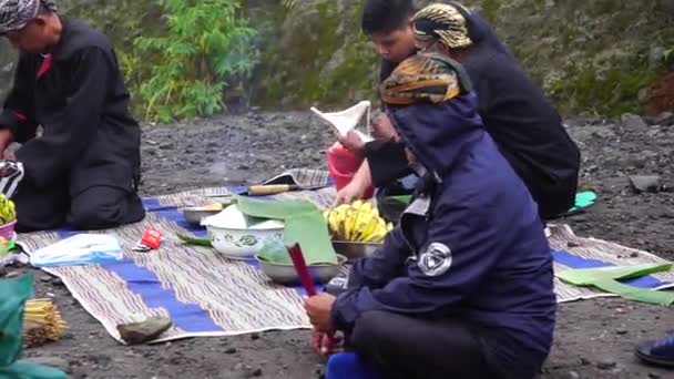 Larung Sesaji Acción Gracias Java Gunung Kelud Larungan Ritual Tradicional — Vídeo de stock