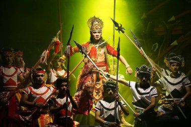 Krishna harimurti (Krishna, liderin ustası) isimli Kresnayana tiyatrosu).