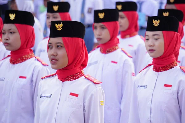 Indonéská Vlajka Účastní Pochodu Baris Berbaris Oslavu Indonéské Nezávislosti — Stock fotografie