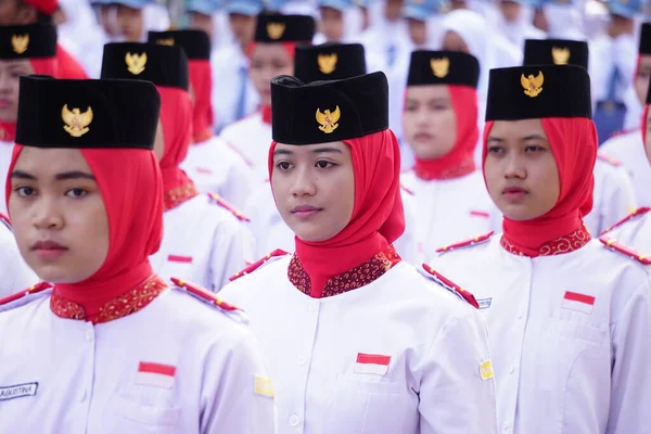 Indonéská Vlajka Účastní Pochodu Baris Berbaris Oslavu Indonéské Nezávislosti — Stock fotografie