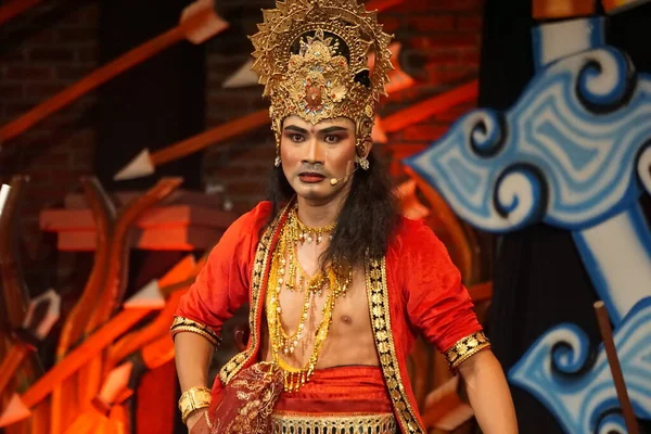 Krishna harimurti (Krishna, liderin ustası) isimli Kresnayana tiyatrosu).