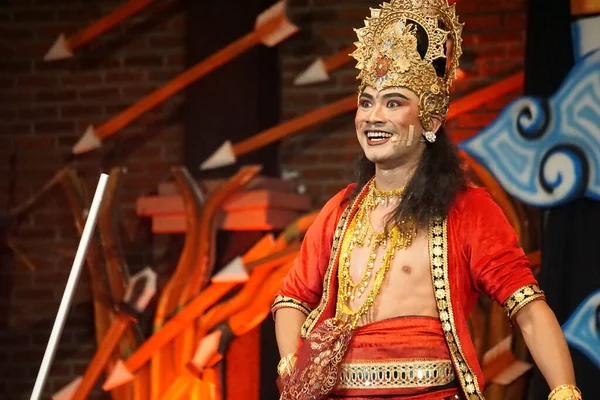 Krishna harimurti (Krishna, liderin ustası) isimli Kresnayana tiyatrosu).