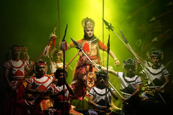 Krishna harimurti (Krishna, liderin ustası) isimli Kresnayana tiyatrosu).