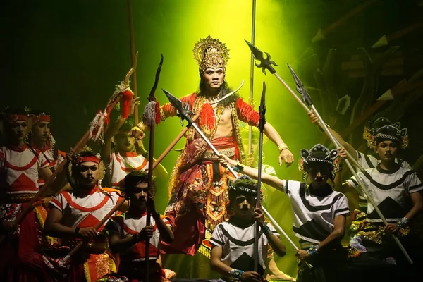 Krishna harimurti (Krishna, liderin ustası) isimli Kresnayana tiyatrosu).