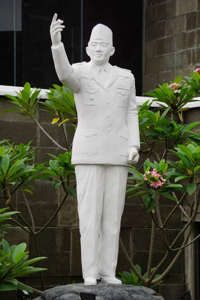 Endonezya 'nın ilk başkanı Bung Karno' nun heykeli.