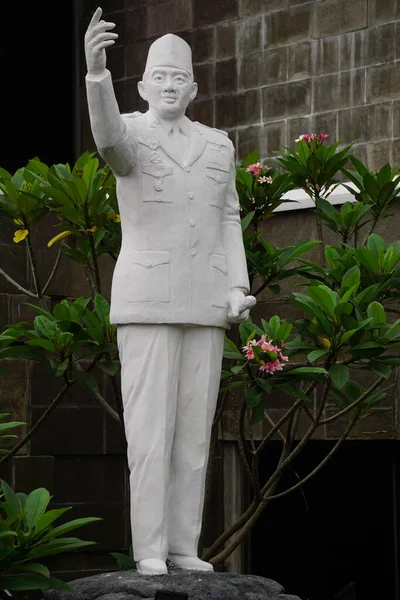 Endonezya 'nın ilk başkanı Bung Karno' nun heykeli.