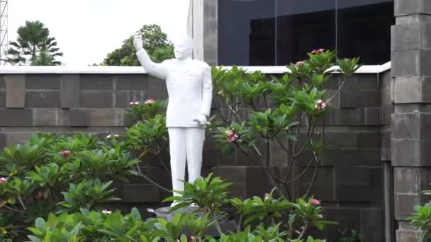 Statua Bung Karno Primo Presidente Dell Indonesia — Video Stock