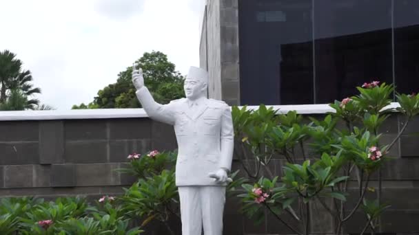Statua Bung Karno Primo Presidente Dell Indonesia — Video Stock