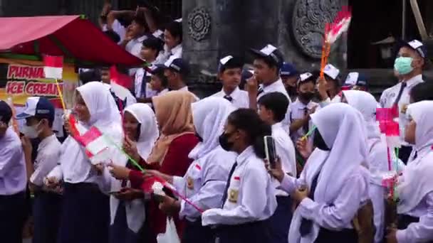 Indonesian Junior High School Students Celebrate Grebeg Pancasila — Video