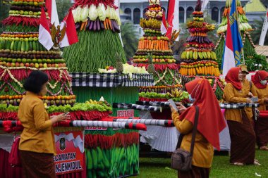 The celebration of grebeg Pancasila. Grebeg Pancasila is held to celebrate Pancasila day