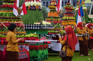 The celebration of grebeg Pancasila. Grebeg Pancasila is held to celebrate Pancasila day