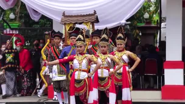 Indonesian Ancient Javanese Soldier Cloth Grebeg Pancasila Ceremony — стоковое видео