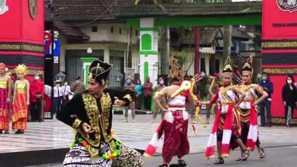 Indonesian Ancient Javanese Soldier Cloth Grebeg Pancasila Ceremony — Stok video