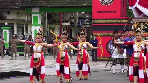 Indonesian Ancient Javanese Soldier Cloth Grebeg Pancasila Ceremony — Stok Video