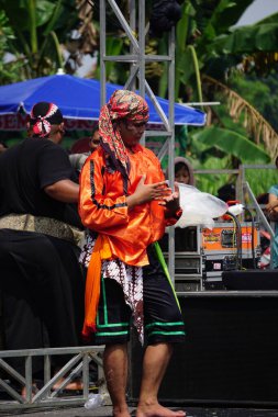 Endonezya dansı yapan Jaranan dansı (kuda lumping, kuda kepang) bulanbung karno 'yu kutlamak için dans