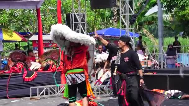 Indonesisch Uitvoeren Van Jaranan Dans Kuda Klonteren Kuda Kepang Dans — Stockvideo