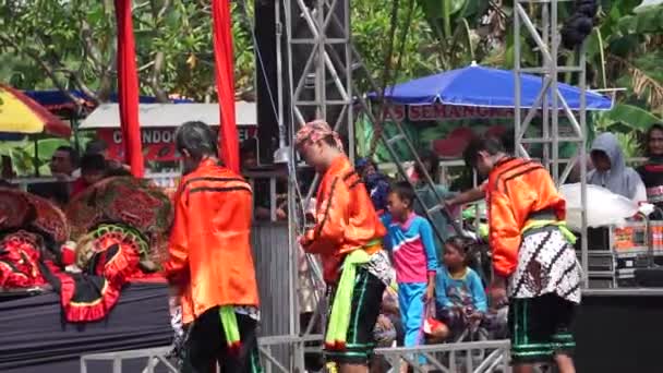 Індонезія Виконує Джаранський Танець Kuda Lumping Kuda Kepang Щоб Відсвяткувати — стокове відео