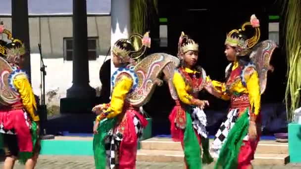 Индонезийцы Исполняют Японский Пегонский Танец Танец Восточной Явы Индонезия — стоковое видео