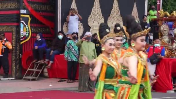 Индонезийцы Исполняют Танец Блитара Gedog Церемонии Открытия Blitar Jadul Танец — стоковое видео