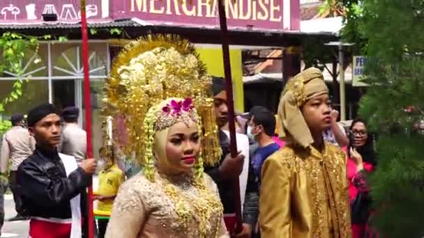 1800 Chocolate Ketupat Cultural Carnival Festival Kirab Budaya 1800 Ketupat — Stok Video