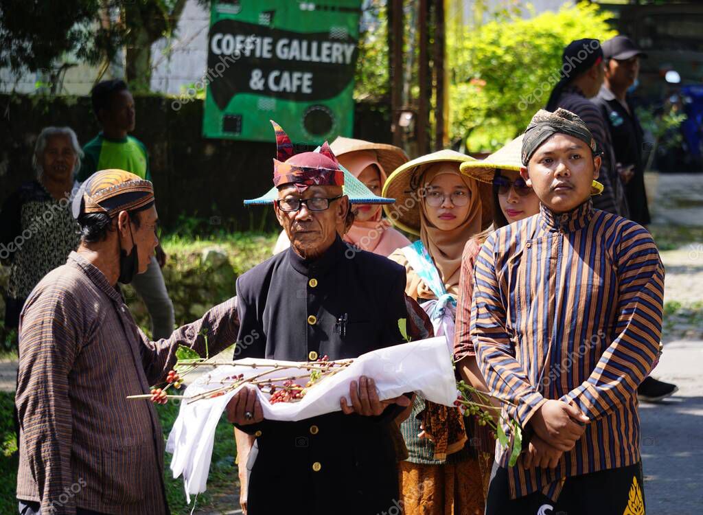 The ceremony of Manten Kopi (Coffee marriage). Manten Kopi is one of
