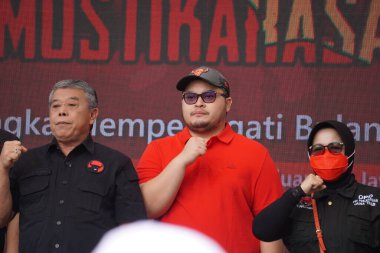 Bulan Bung Karno 'yu kutlamak için Kediri Hanindhito Himawan Pramana (Mas Dhito) ve Kusnadi' nin (PDI-P Politikacı) Mustikarasa (Yemek Festivali) naibi