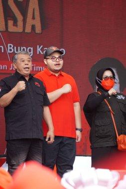 Bulan Bung Karno 'yu kutlamak için Kediri Hanindhito Himawan Pramana (Mas Dhito) ve Kusnadi' nin (PDI-P Politikacı) Mustikarasa (Yemek Festivali) naibi