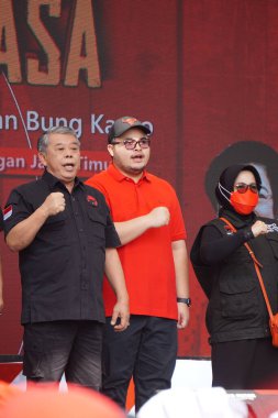 Bulan Bung Karno 'yu kutlamak için Kediri Hanindhito Himawan Pramana (Mas Dhito) ve Kusnadi' nin (PDI-P Politikacı) Mustikarasa (Yemek Festivali) naibi