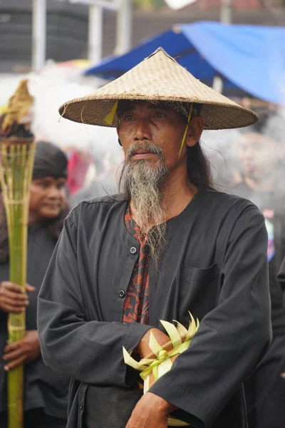 Indonésien Avec Costume Traditionnel Sur Kirab Tumpeng Agung Umpak Bale — Photo