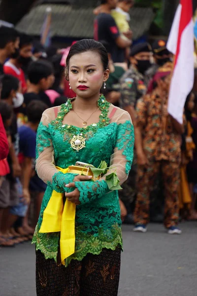 Indonesisch Met Traditioneel Kostuum Kirab Tumpeng Agung Umpak Bale Kambang — Stockfoto