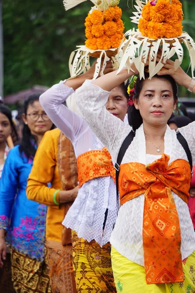 Indonésio Com Traje Tradicional Kirab Tumpeng Agung Umpak Bale Kambang — Fotografia de Stock