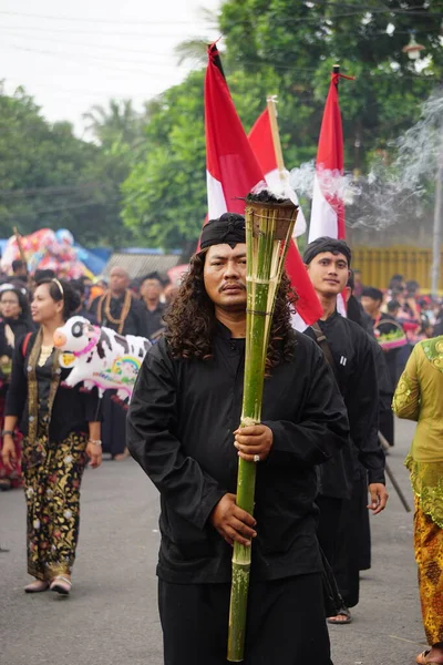 Indonesisch Met Traditioneel Kostuum Kirab Tumpeng Agung Umpak Bale Kambang — Stockfoto