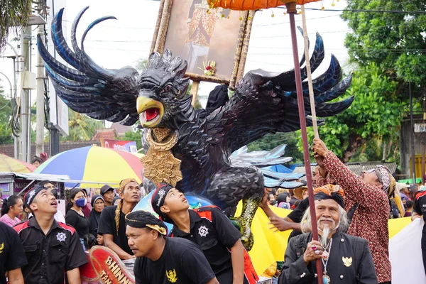 Indonéský Tradičním Kostýmem Kirab Tumpeng Agung Umpak Balík Kambang Penataran — Stock fotografie