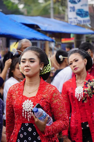 Indonésio Com Tecido Tradicional Javanês Carnaval Tumpeng Agung Umpak Bale — Fotografia de Stock