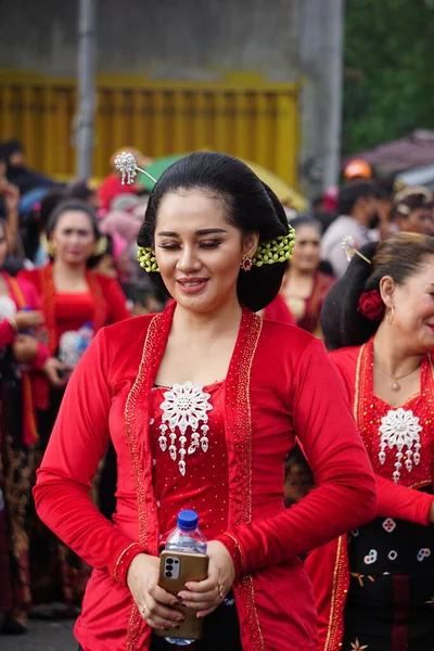 Indonesiano Con Panno Tradizionale Javanese Tumpeng Agung Umpak Bale Kambang — Foto Stock