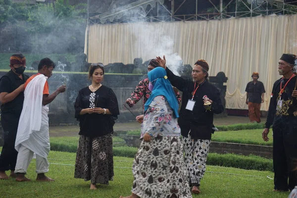 鲁瓦特的队伍 鲁瓦坦是爪哇文化中的一种仪式 其目的是摆脱邪恶或从混乱中拯救什么东西 — 图库照片
