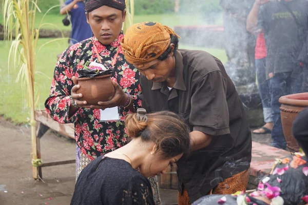 鲁瓦特的队伍 鲁瓦坦是爪哇文化中的一种仪式 其目的是摆脱邪恶或从混乱中拯救什么东西 — 图库照片