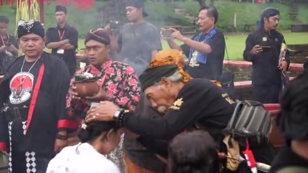 鲁瓦特的队伍 鲁瓦坦是爪哇文化中的一种仪式 其目的是摆脱邪恶或从混乱中拯救什么东西 — 图库视频影像