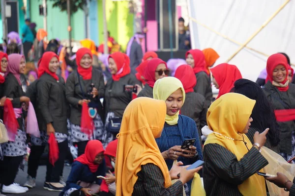 Grupp Indonesiska Kvinnor Med Traditionella Kläder — Stockfoto
