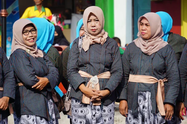 Grupa Indonezyjskich Kobiet Tradycyjnym Ubraniu — Zdjęcie stockowe
