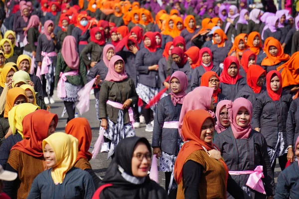 Indonesio Hacer Flash Mob Baile Tradicional Para Celebrar Día Nacional —  Fotos de Stock