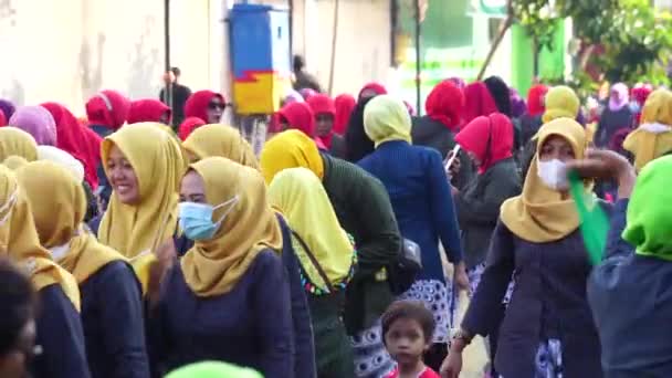 Indonésio Fazer Uma Dança Tradicional Flash Mob Para Comemorar Dia — Vídeo de Stock