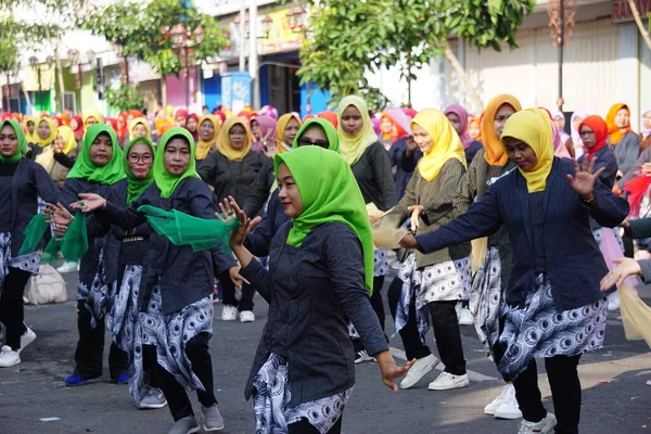 Indonéz Csinál Egy Flash Mob Hagyományos Tánc Hogy Megünnepeljük Nemzeti — Stock Fotó