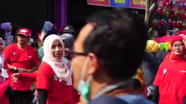 Indonesio Hacer Flash Mob Baile Tradicional Para Celebrar Día Nacional — Vídeos de Stock