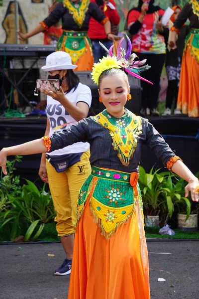 Indonesio Hacer Flash Mob Baile Tradicional Para Celebrar Día Nacional — Foto de Stock