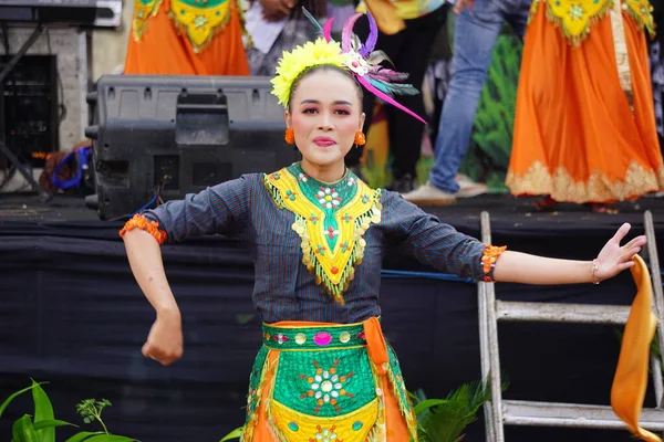 Indonesier Führen Einen Traditionellen Flashmob Tanz Zur Feier Des Nationalen — Stockfoto